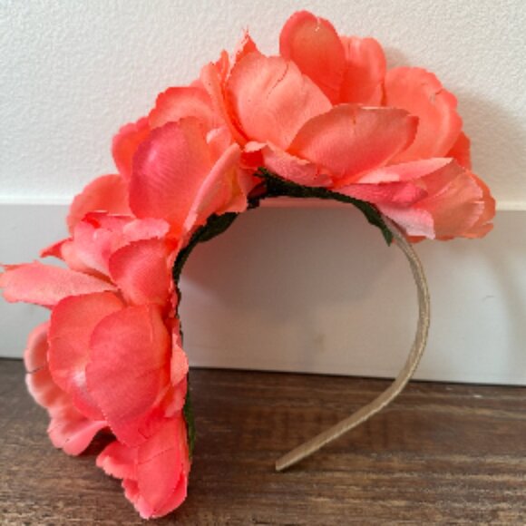 KENTUCKY Derby Fascinator/Women/Coral/Head Dress NYC - Picture 2 of 3